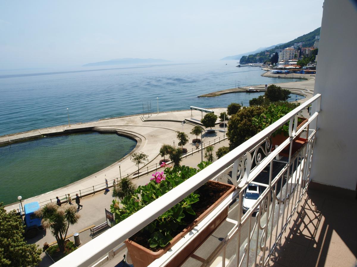 Hotel Mozart Opatija Exterior photo